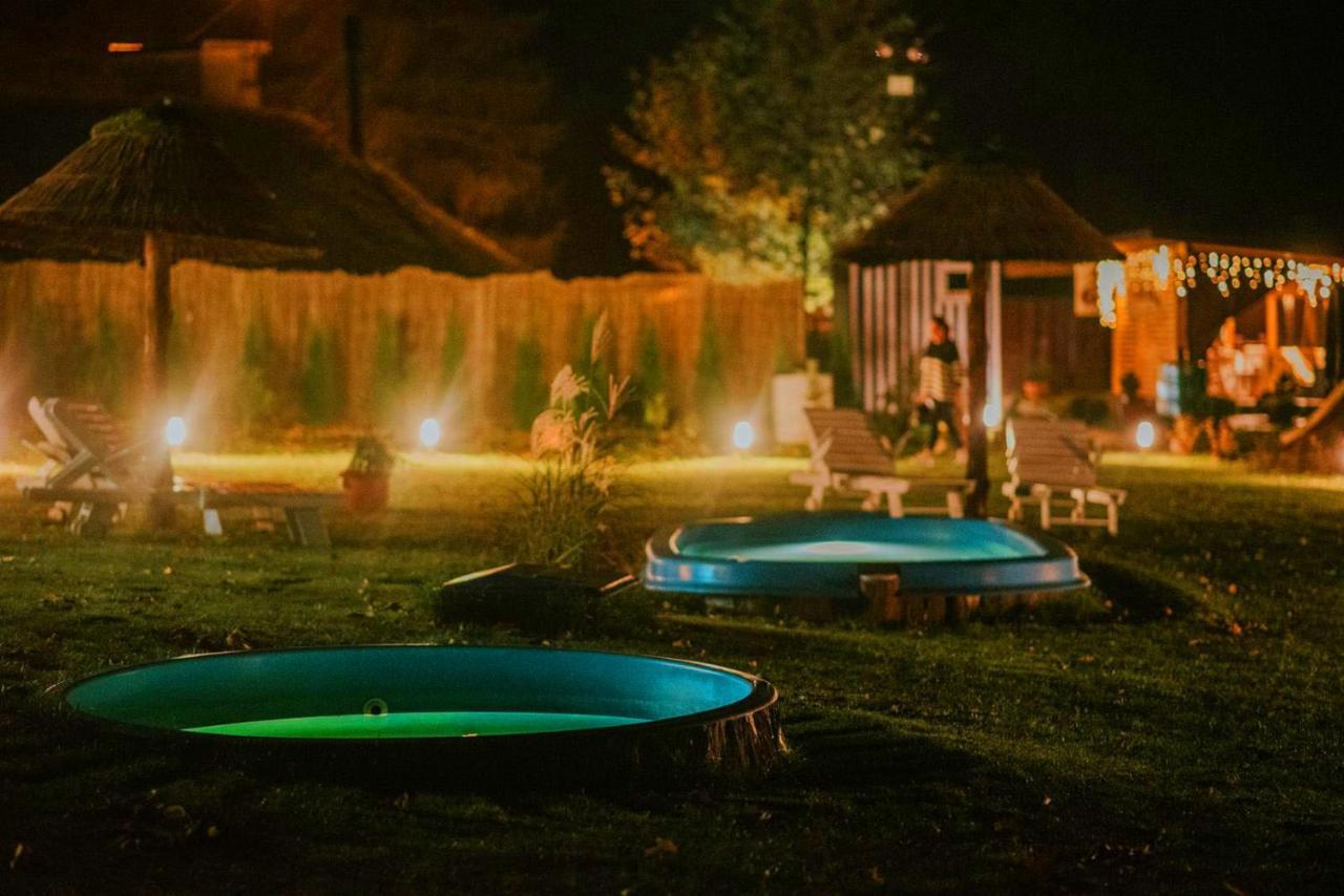 Aloha Glamp - Okragle Domki Przy Rzece - Balia I Sauna - Energylandia Zagornik Exterior photo